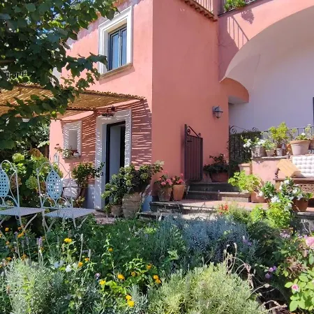 Couette-café Lally's Garden *